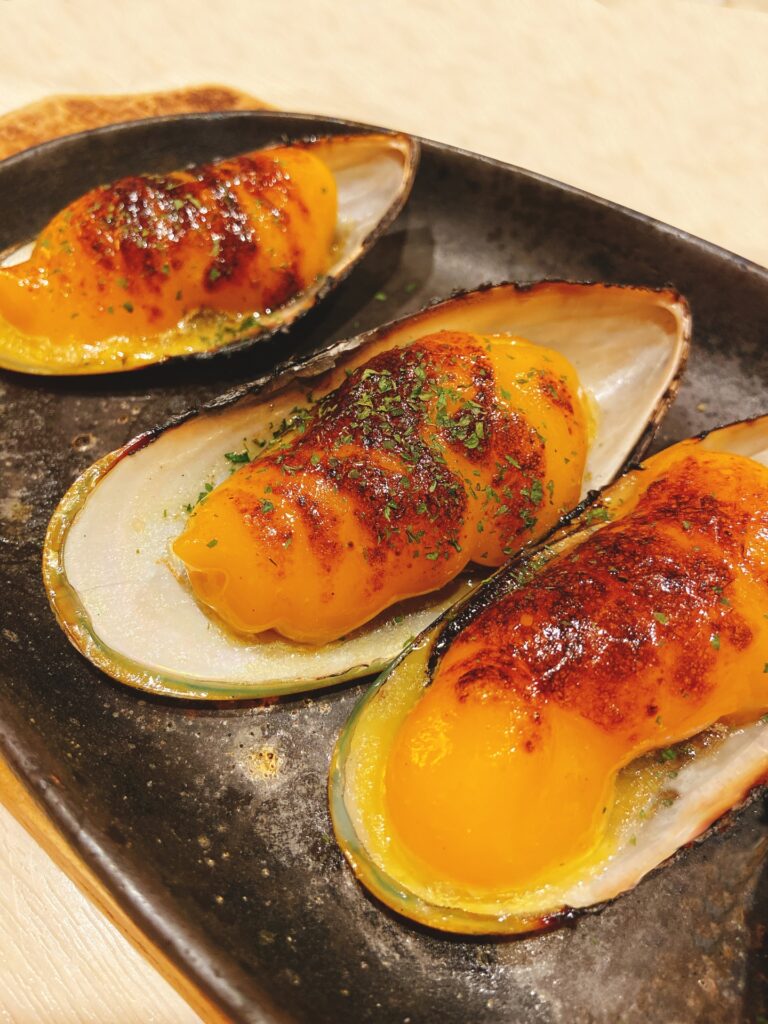 沖縄B級グルメムール貝のウニソース焼き